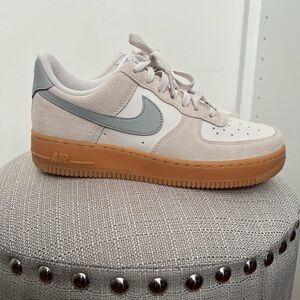 Nike Air Force 1 07 LV8 - W8.5 (M7) NWOB